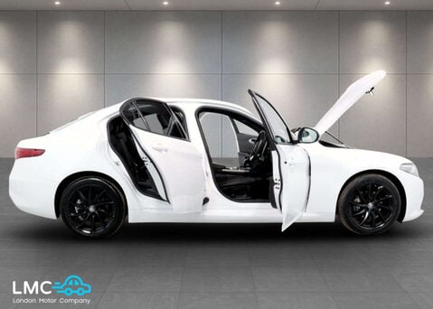 Alfa Romeo Giulia 2.0 Giulia Sprint TB Auto 4dr 54