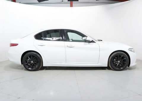 Alfa Romeo Giulia 2.0 Giulia Sprint TB Auto 4dr 12