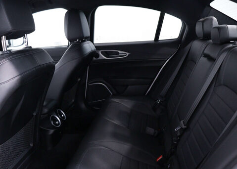 Alfa Romeo Giulia 2.0 Giulia Sprint TB Auto 4dr 42