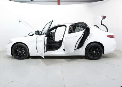 Alfa Romeo Giulia 2.0 Giulia Sprint TB Auto 4dr 49