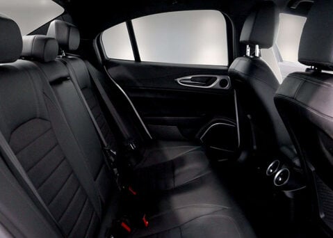 Alfa Romeo Giulia 2.0 Giulia Sprint TB Auto 4dr 44