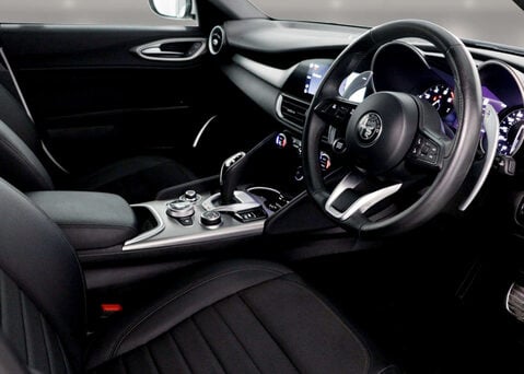 Alfa Romeo Giulia 2.0 Giulia Sprint TB Auto 4dr 35