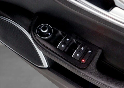 Alfa Romeo Giulia 2.0 Giulia Sprint TB Auto 4dr 34