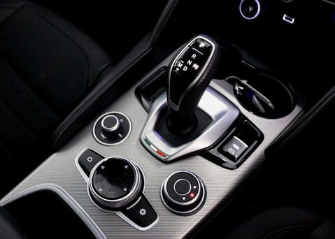 Alfa Romeo Giulia 2.0 Giulia Sprint TB Auto 4dr 30