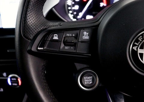 Alfa Romeo Giulia 2.0 Giulia Sprint TB Auto 4dr 31