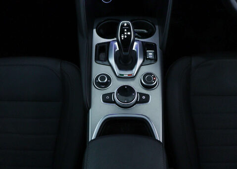 Alfa Romeo Giulia 2.0 Giulia Sprint TB Auto 4dr 20