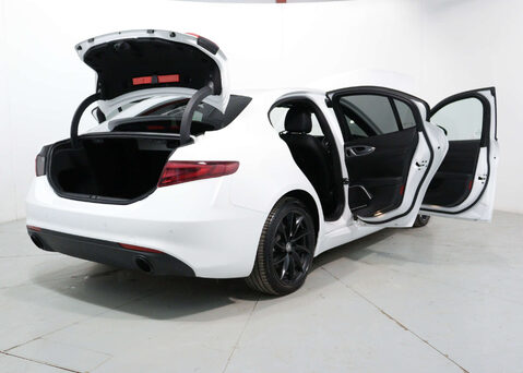 Alfa Romeo Giulia 2.0 Giulia Sprint TB Auto 4dr 52