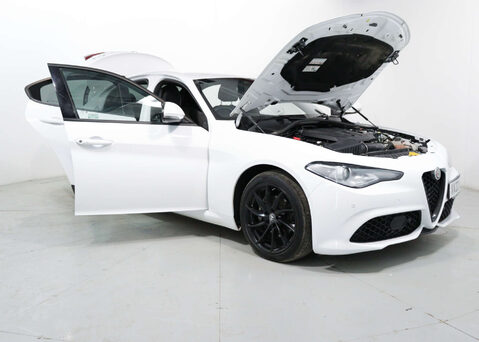 Alfa Romeo Giulia 2.0 Giulia Sprint TB Auto 4dr 54