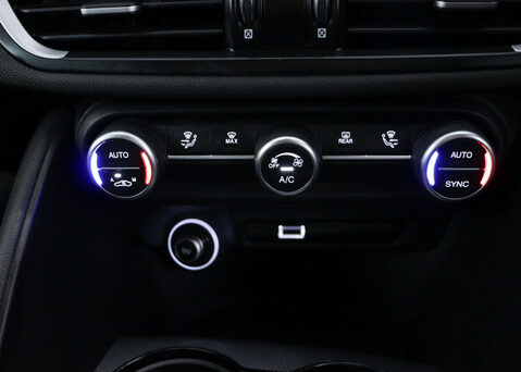 Alfa Romeo Giulia 2.0 Giulia Sprint TB Auto 4dr 28