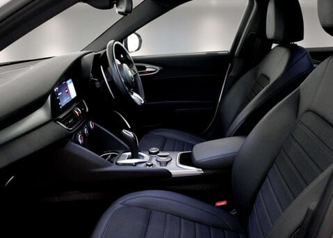 Alfa Romeo Giulia 2.0 Giulia Sprint TB Auto 4dr 40