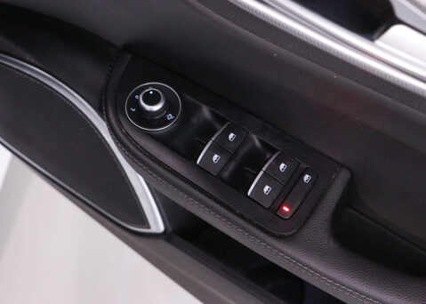 Alfa Romeo Giulia 2.0 Giulia Sprint TB Auto 4dr 33