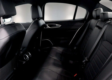 Alfa Romeo Giulia 2.0 Giulia Sprint TB Auto 4dr 43