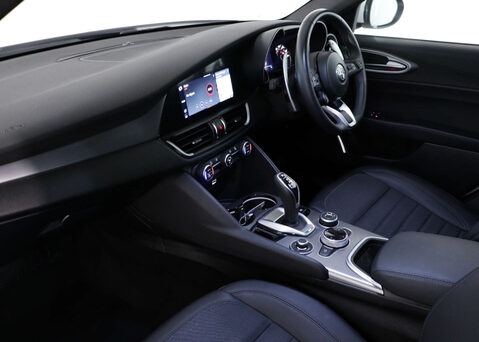 Alfa Romeo Giulia 2.0 Giulia Sprint TB Auto 4dr 38