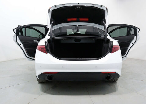 Alfa Romeo Giulia 2.0 Giulia Sprint TB Auto 4dr 51