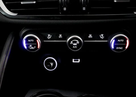 Alfa Romeo Giulia 2.0 Giulia Sprint TB Auto 4dr 29