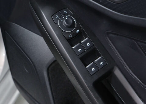 Ford Focus 1.0 Focus ST-Line X MHEV Auto 5dr 37