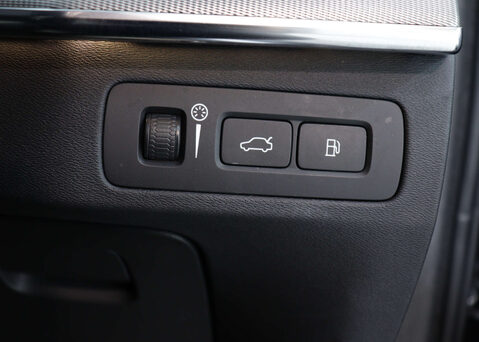 Volvo XC90 2.0 XC90 R-Design Pro T8 Recharge AWD Auto 4WD 5dr 40