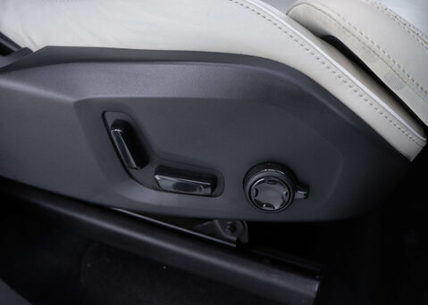 Volvo XC90 2.0 XC90 R-Design Pro T8 Recharge AWD Auto 4WD 5dr 44