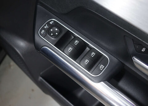 Mercedes-Benz B Class 1.3 B 200 AMG Line Edition Executive Auto 5dr 38