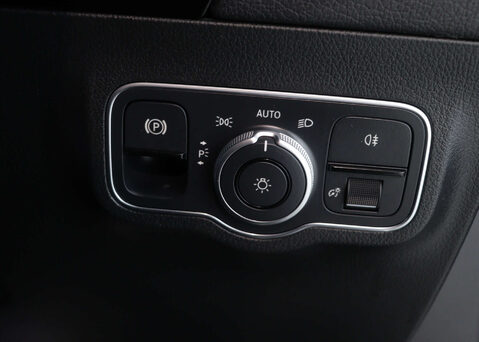 Mercedes-Benz B Class 1.3 B 200 AMG Line Edition Executive Auto 5dr 37