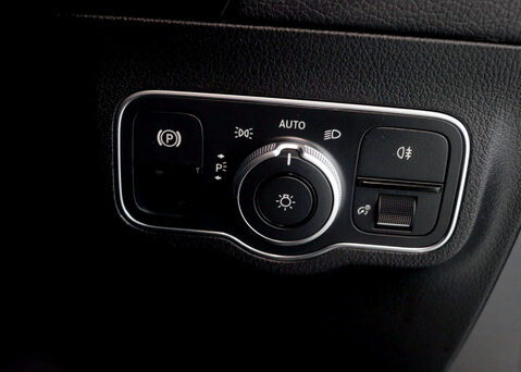 Mercedes-Benz B Class 1.3 B 200 AMG Line Edition Executive Auto 5dr 1