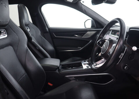 Jaguar F-Pace 2.0 F-PACE R-Dynamic HSE D MHEV AWD Auto 4WD 5dr 42