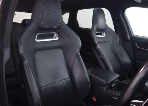 Jaguar F-Pace 2.0 F-PACE R-Dynamic HSE D MHEV AWD Auto 4WD 5dr 43