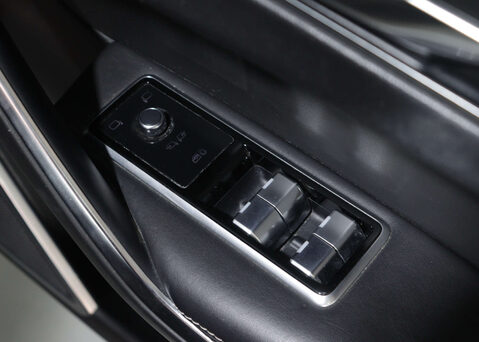 Jaguar F-Pace 2.0 F-PACE R-Dynamic HSE D MHEV AWD Auto 4WD 5dr 40