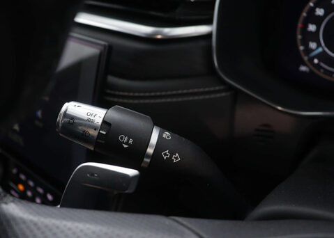 Jaguar F-Pace 2.0 F-PACE R-Dynamic HSE D MHEV AWD Auto 4WD 5dr 36