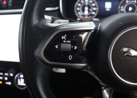 Jaguar F-Pace 2.0 F-PACE R-Dynamic HSE D MHEV AWD Auto 4WD 5dr 34