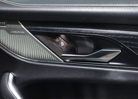 Jaguar F-Pace 2.0 F-PACE R-Dynamic HSE D MHEV AWD Auto 4WD 5dr 39