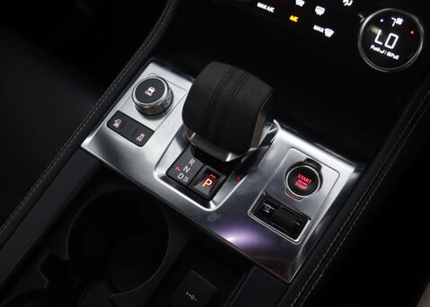 Jaguar F-Pace 2.0 F-PACE R-Dynamic HSE D MHEV AWD Auto 4WD 5dr 33