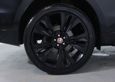 Jaguar F-Pace 2.0 F-PACE R-Dynamic HSE D MHEV AWD Auto 4WD 5dr 13