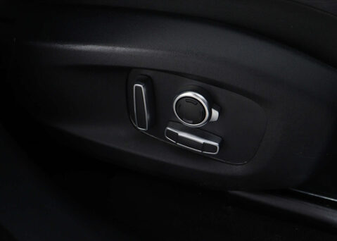 Jaguar F-Pace 2.0 F-PACE R-Dynamic HSE D MHEV AWD Auto 4WD 5dr 38