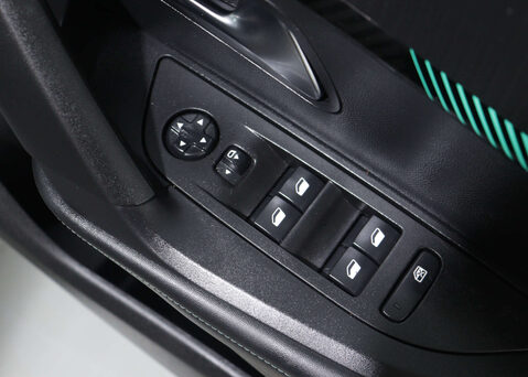 Peugeot 2008 1.2 2008 Allure Premium PureTech S/S Auto 5dr 33