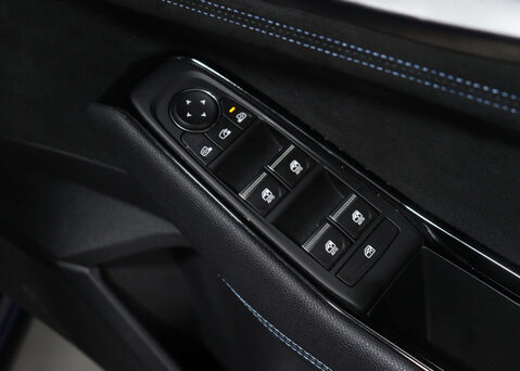 Renault Austral 1.2 Austral Techno Espirit Alpine HEV Auto 5dr 36