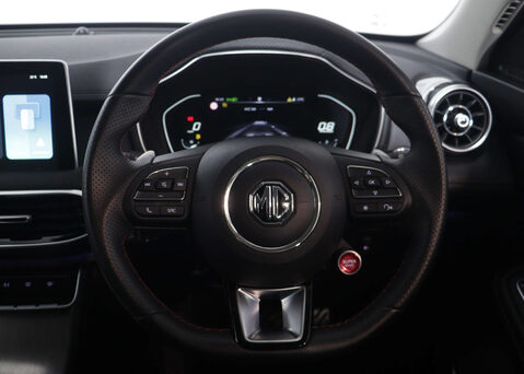 MG HS 1.5 HS Trophy S-A 5dr 17
