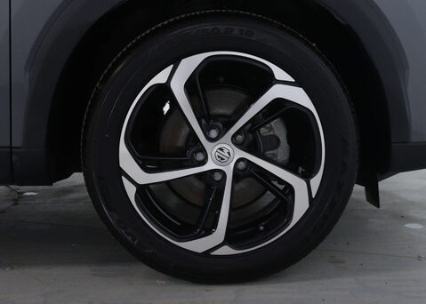 MG HS 1.5 HS Trophy S-A 5dr 13