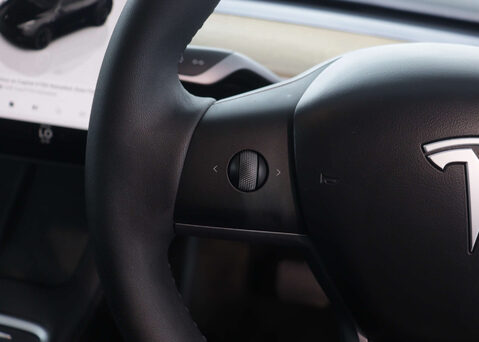 Tesla Model Y Model Y Long Range AWD 4WD 5dr 29