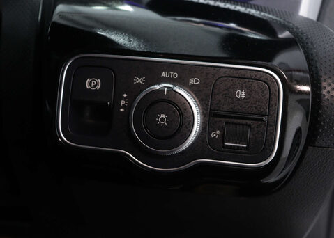 Mercedes-Benz A Class 1.3 A 200 AMG Line Edition Executive Auto 5dr 38