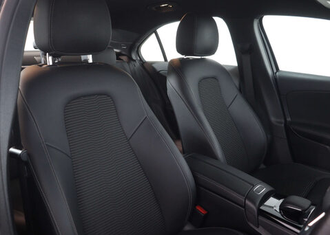 Mercedes-Benz A Class 1.3 A 200 Sport Exeutive Auto 4dr 40