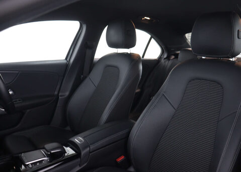 Mercedes-Benz A Class 1.3 A 200 Sport Exeutive Auto 4dr 43