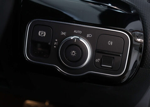 Mercedes-Benz A Class 1.3 A 200 Sport Exeutive Auto 4dr 36