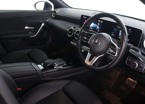 Mercedes-Benz A Class 1.3 A 200 Sport Exeutive Auto 4dr 38