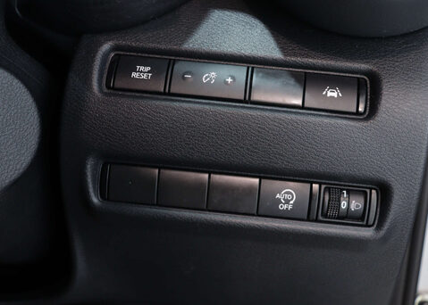 Nissan Juke 1.0 Juke N-Connecta DiG-T Semi-Auto 5dr 37