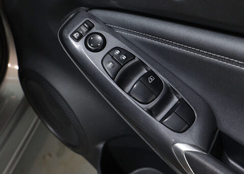 Nissan Juke 1.0 Juke N-Connecta DiG-T Semi-Auto 5dr 38