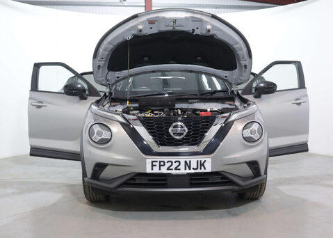 Nissan Juke 1.0 Juke N-Connecta DiG-T Semi-Auto 5dr 52