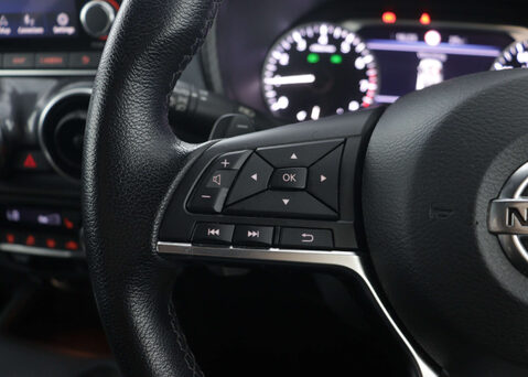 Nissan Juke 1.0 Juke N-Connecta DiG-T Semi-Auto 5dr 33