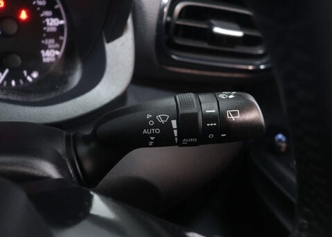 Toyota Yaris 1.5 Yaris Icon HEV CVT 5dr 32