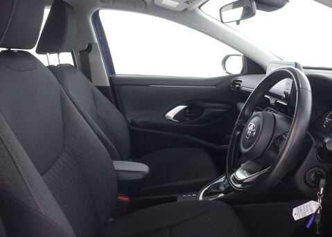 Toyota Yaris 1.5 Yaris Icon HEV CVT 5dr 37